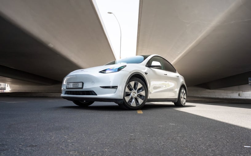 Tesla Model Y Long Range (Белый), 2022 - предложения по лизингу в Дубай