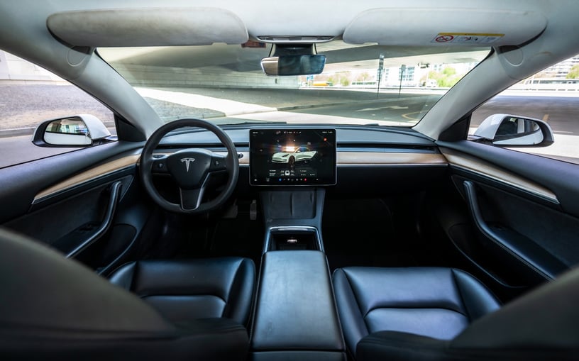 Tesla Model Y Long Range (Белый), 2022 - предложения по лизингу в Дубай