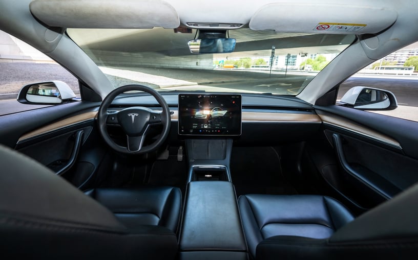Tesla Model Y Long Range (Белый), 2022 - предложения по лизингу в Дубай