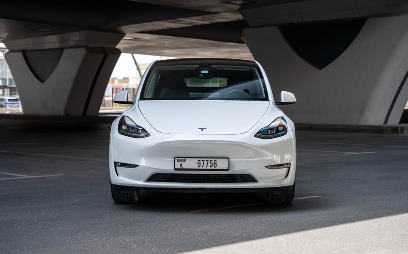 Tesla Model Y Long Range (Bianca), 2023 - offerte di leasing in Dubai