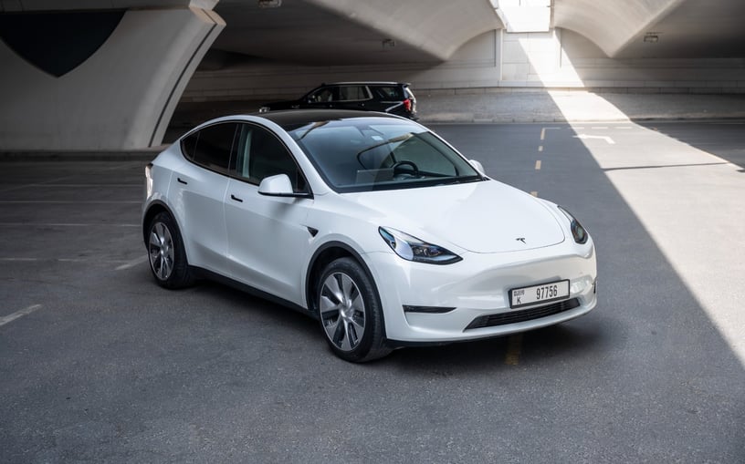 Tesla Model Y Long Range (Bianca), 2023 - offerte di leasing in Dubai