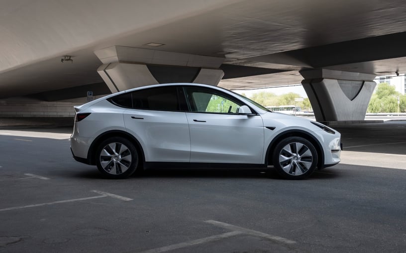 Tesla Model Y Long Range (Bianca), 2023 - offerte di leasing in Dubai