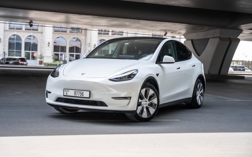 Tesla Model Y Long Range (Bianca), 2023 - offerte di leasing in Dubai