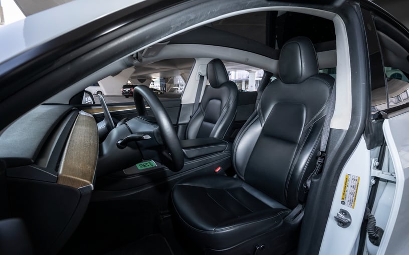 Tesla Model Y Long Range (Bianca), 2023 - offerte di leasing in Dubai