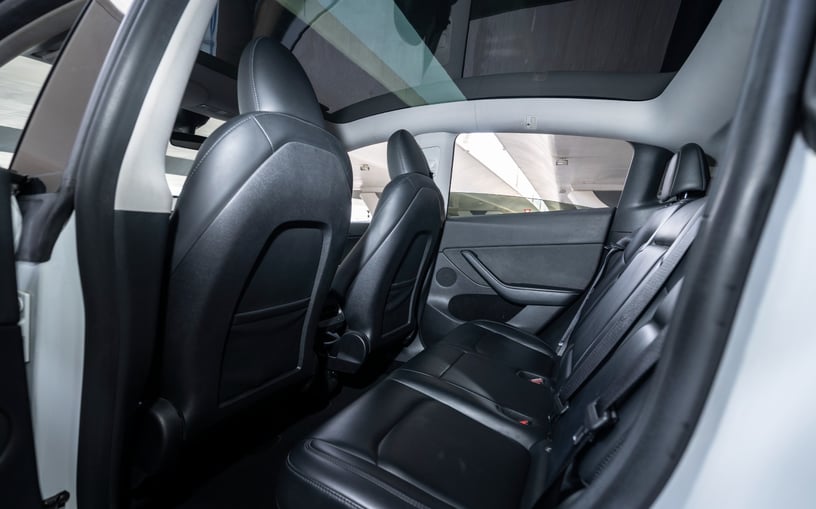 Tesla Model Y Long Range (Bianca), 2023 - offerte di leasing in Dubai