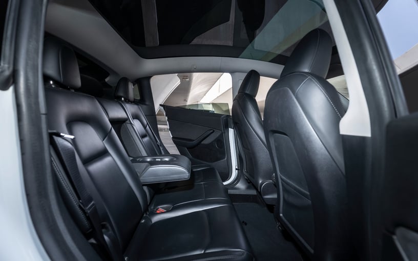 Tesla Model Y Long Range (Bianca), 2023 - offerte di leasing in Dubai