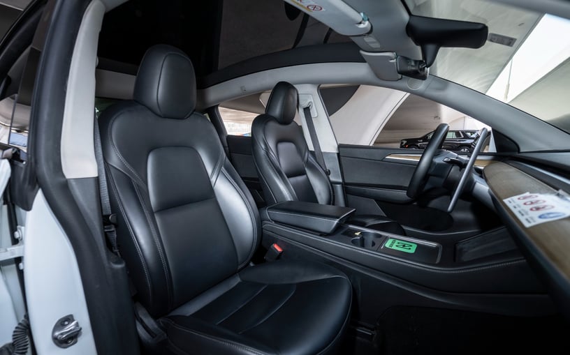 Tesla Model Y Long Range (Bianca), 2023 - offerte di leasing in Dubai