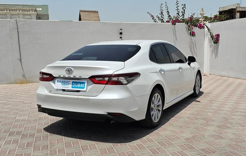 Toyota Camry (Bianca), 2024 in affitto a Sharjah
