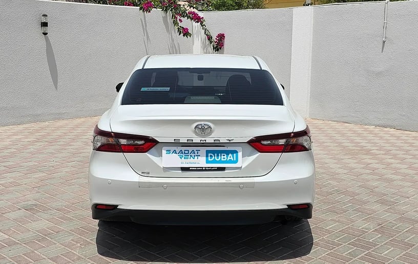 Toyota Camry (Bianca), 2024 in affitto a Sharjah