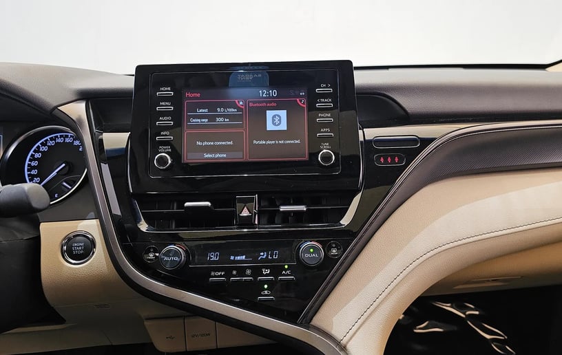 Toyota Camry (Bianca), 2024 in affitto a Sharjah