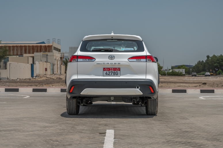 Toyota Corolla Cross (Wei&szlig;), 2024  zur Miete in Sharjah