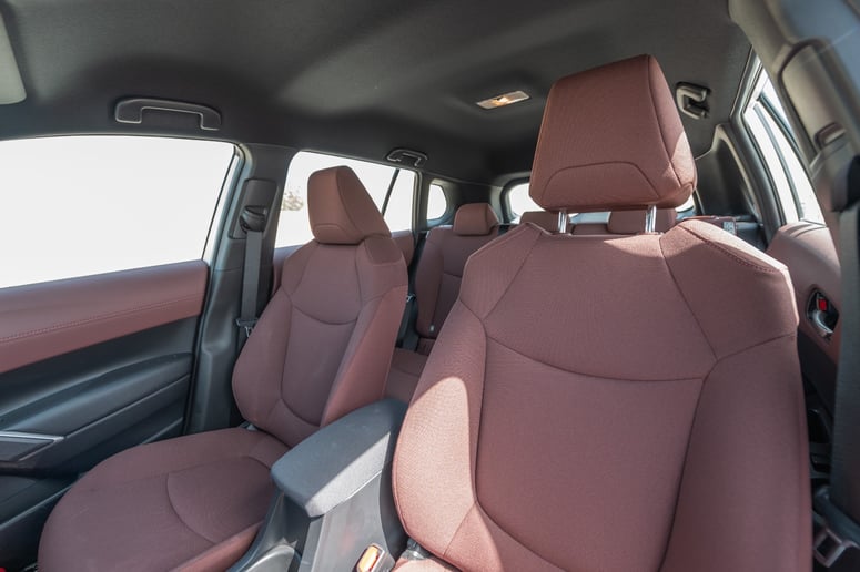 Toyota Corolla Cross (Wei&szlig;), 2024  zur Miete in Sharjah