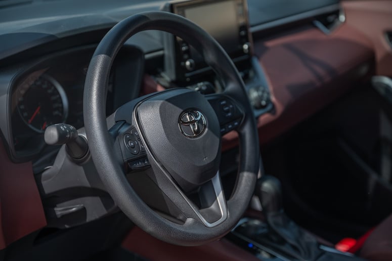 Toyota Corolla Cross (Wei&szlig;), 2024  zur Miete in Sharjah
