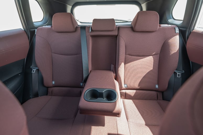 Toyota Corolla Cross (Wei&szlig;), 2024  zur Miete in Sharjah