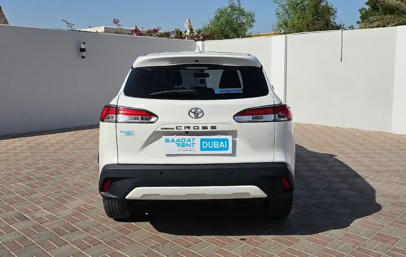 在迪拜 租 丰田Corolla Cross (白色), 2024