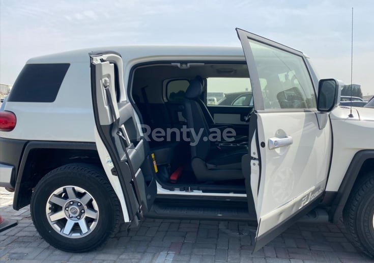 Dubai'de kiralık Toyota FJ Cruiser (Beyaz), 2020