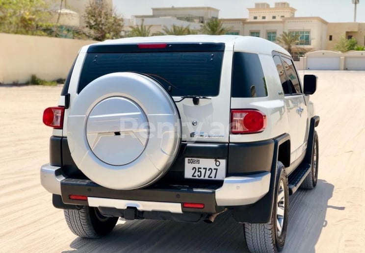 Dubai'de kiralık Toyota FJ Cruiser (Beyaz), 2020