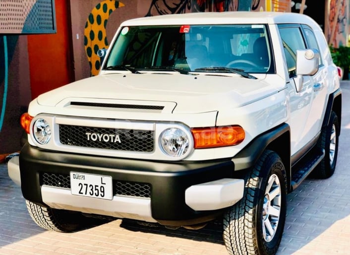 Dubai'de kiralık Toyota FJ Cruiser (Beyaz), 2020