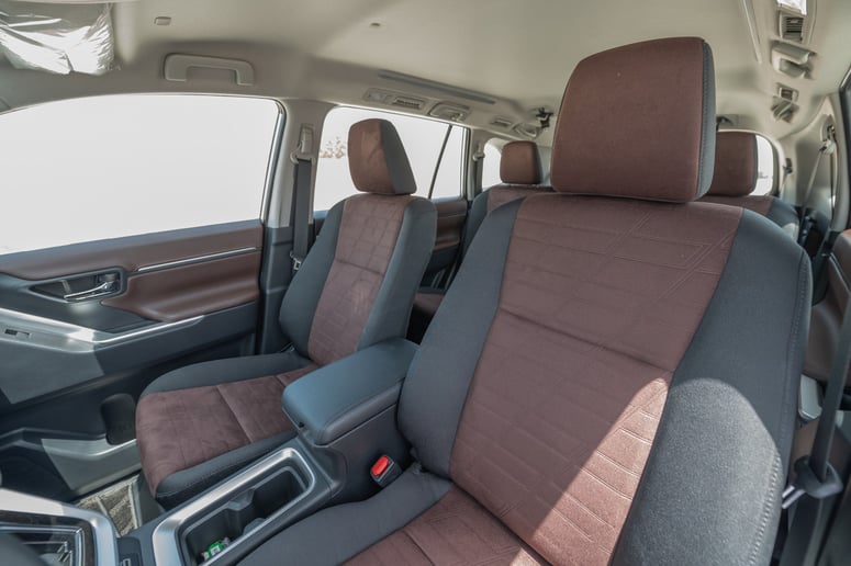 Toyota Innova (Wei&szlig;), 2024  zur Miete in Abu Dhabi