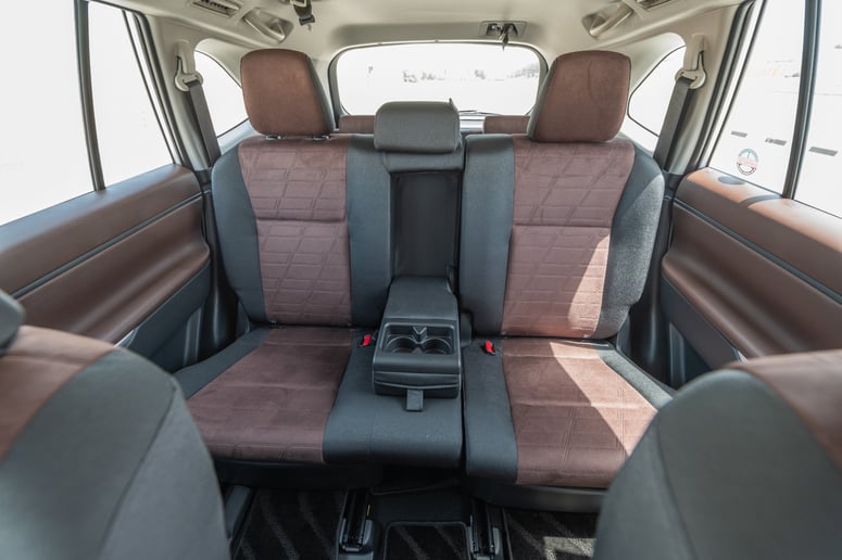 Toyota Innova (Wei&szlig;), 2024  zur Miete in Abu Dhabi