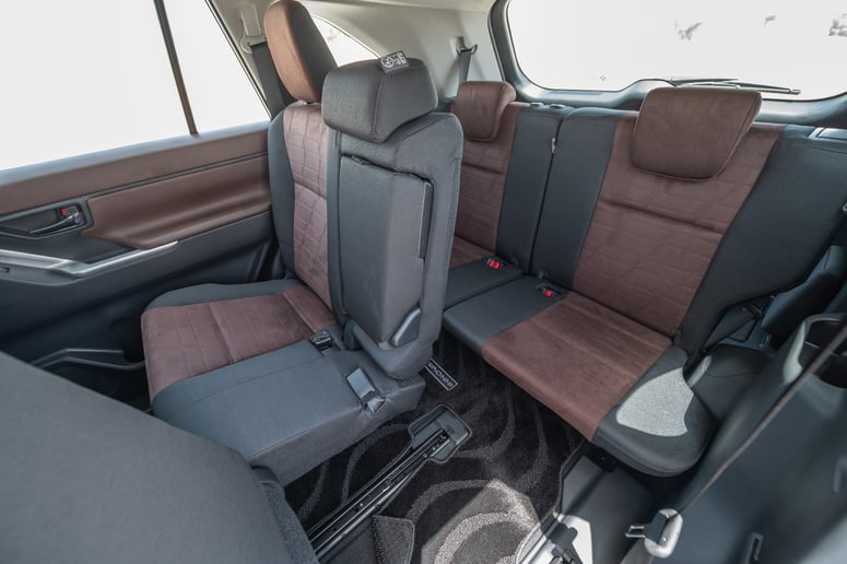 Toyota Innova (Wei&szlig;), 2024  zur Miete in Abu Dhabi