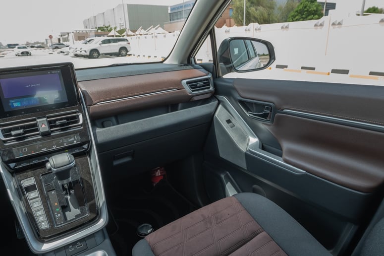 Toyota Innova (Wei&szlig;), 2024  zur Miete in Abu Dhabi