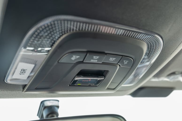 Toyota Innova (Wei&szlig;), 2024  zur Miete in Abu Dhabi