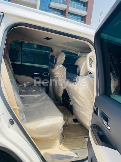 Toyota Land Cruiser 300 (Wei&szlig;), 2021  zur Miete in Dubai