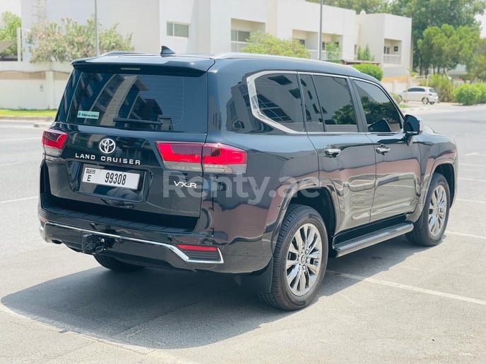 Toyota Land Cruiser 300 (Wei&szlig;), 2021  zur Miete in Dubai
