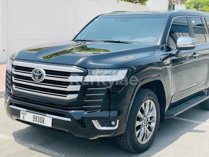 Toyota Land Cruiser 300 (Wei&szlig;), 2021  zur Miete in Dubai