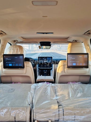 Toyota Land Cruiser VXR V6 (Wei&szlig;), 2022  zur Miete in Dubai