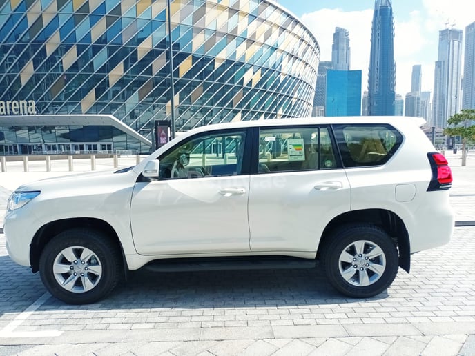 Toyota Prado (Blanc), 2022 &agrave; louer &agrave; Duba&iuml;