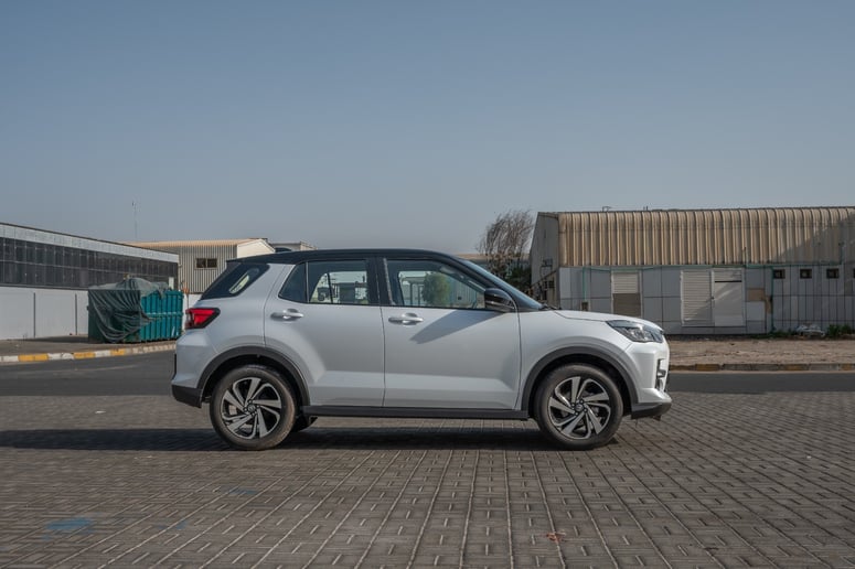 在哈伊马角租车 租 丰田Raize (白色), 2024