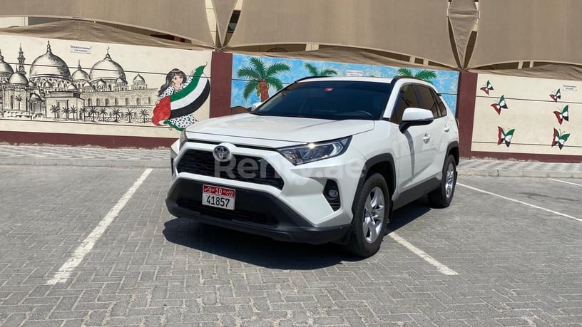 إيجار تويوتا RAV4 (أبيض), 2019 في دبي