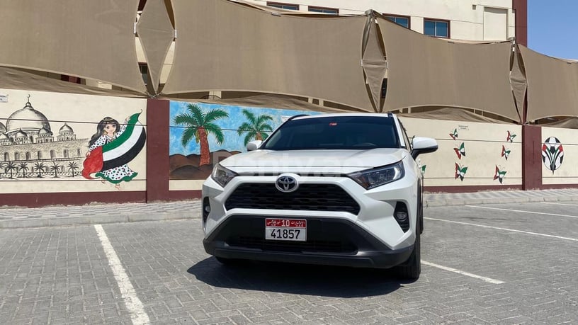 إيجار تويوتا RAV4 (أبيض), 2019 في دبي
