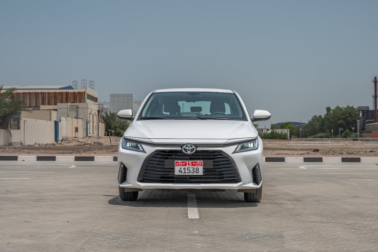Dubai'de kiralık Toyota Yaris (Beyaz), 2024