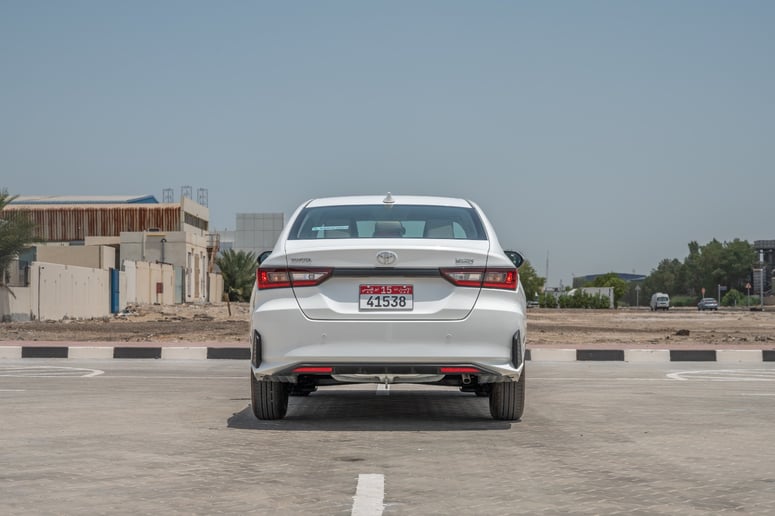 Dubai'de kiralık Toyota Yaris (Beyaz), 2024