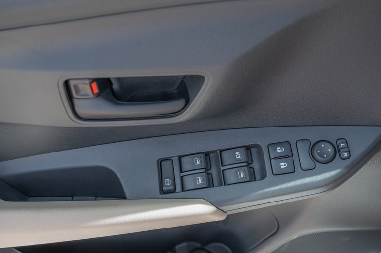 Dubai'de kiralık Toyota Yaris (Beyaz), 2024