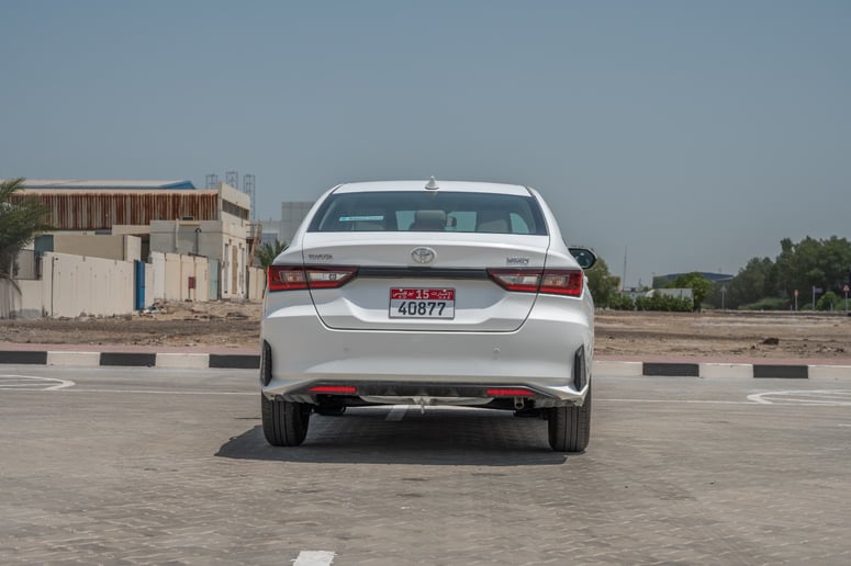 Toyota Yaris (Wei&szlig;), 2024  zur Miete in Abu Dhabi