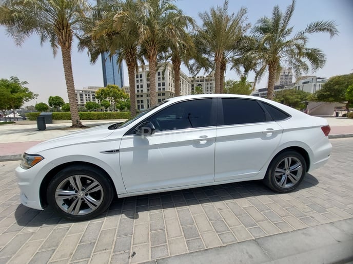 Volkswagen Jetta (Blanc), 2022 à louer à Dubai 1