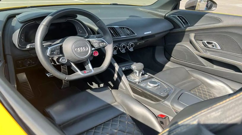Audi R8 Spyder (Gelb), 2020  zur Miete in Abu Dhabi