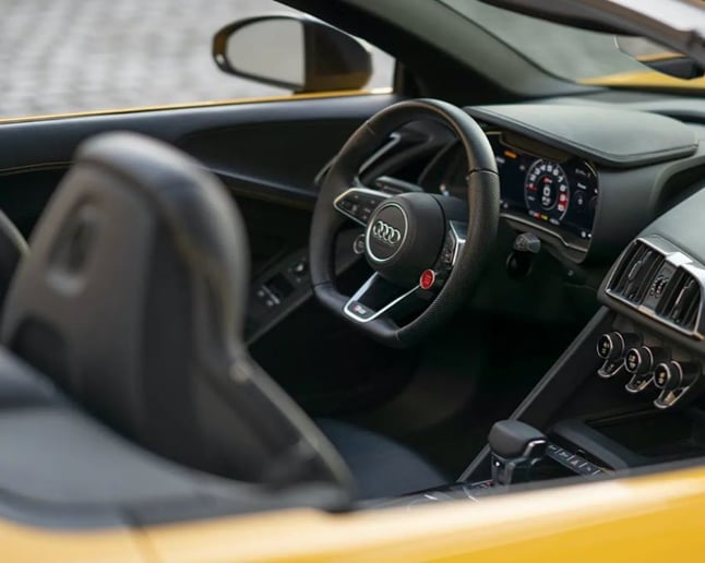 Audi R8 Spyder (Gelb), 2020  zur Miete in Abu Dhabi