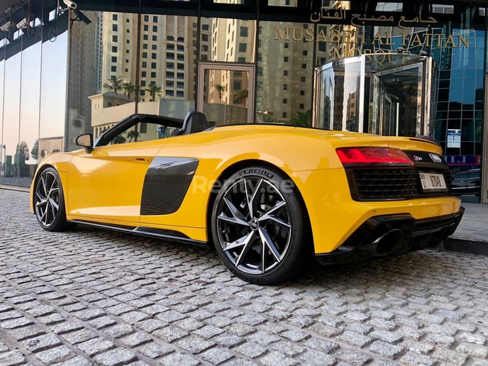 Audi R8- V10 SPYDER (Gelb), 2021  zur Miete in Dubai