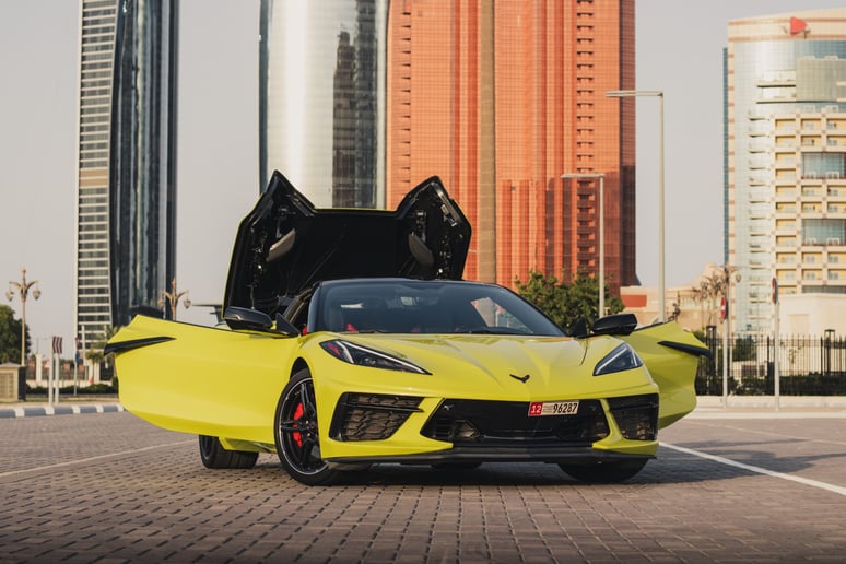 Chevrolet Corvette C8 Spyder (Gelb), 2022  zur Miete in Abu Dhabi