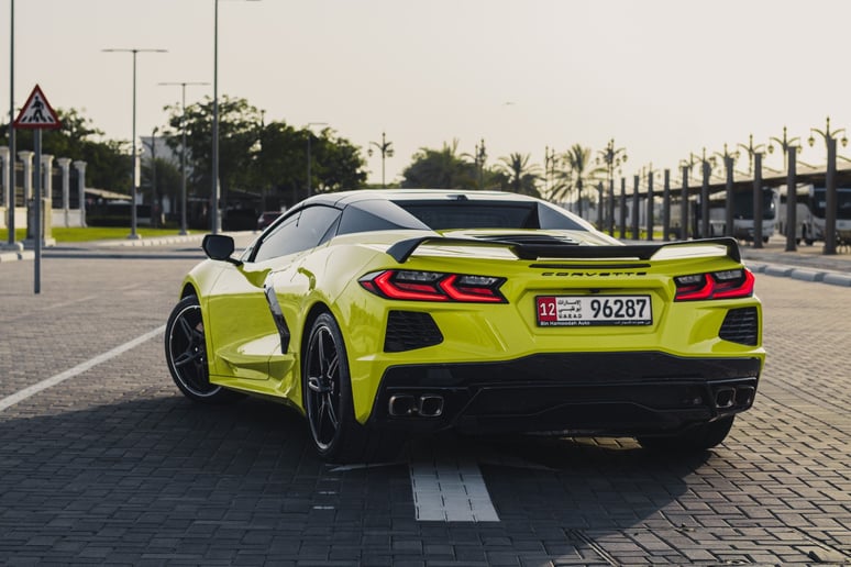 Chevrolet Corvette C8 Spyder (Gelb), 2022  zur Miete in Abu Dhabi