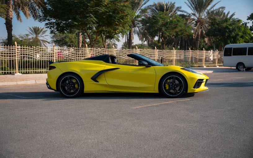 Chevrolet Corvette C8 (Giallo), 2022 in affitto a Ras Al Khaimah