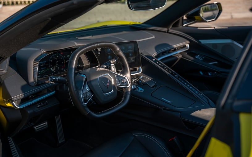Chevrolet Corvette C8 (Giallo), 2022 in affitto a Ras Al Khaimah