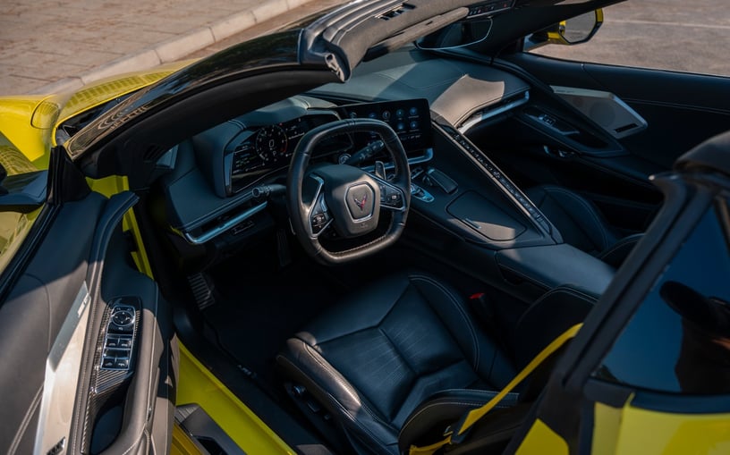 Chevrolet Corvette C8 (Giallo), 2022 in affitto a Ras Al Khaimah