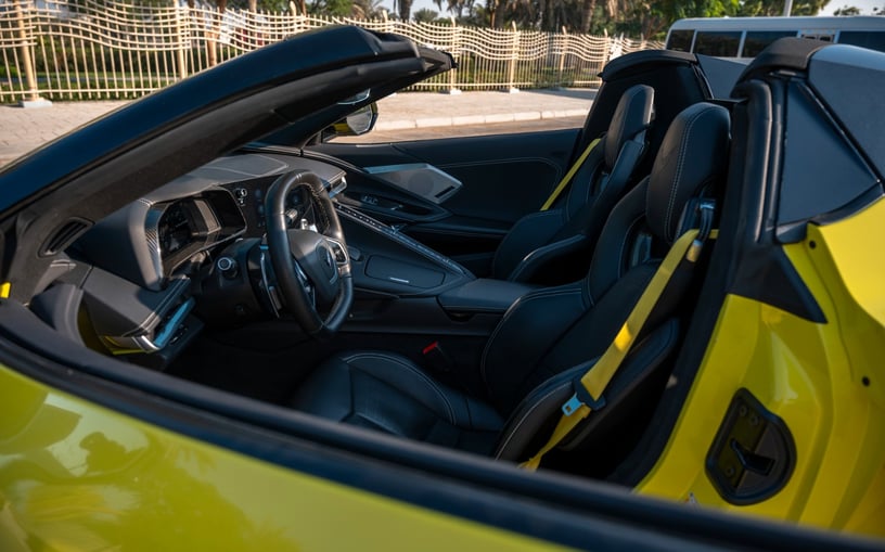 Chevrolet Corvette C8 (Giallo), 2022 in affitto a Ras Al Khaimah