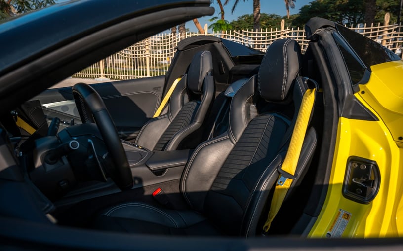 Chevrolet Corvette C8 (Giallo), 2022 in affitto a Ras Al Khaimah